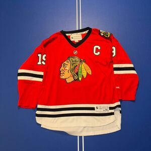 Red and white Chicago Blackhawks jersey youth XL